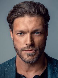 Adam Copeland, canadien, né en 1973