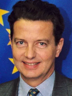 Dominique Perben, français, né en 1945