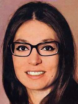 Nana Mouskouri, grecque, née en 1934