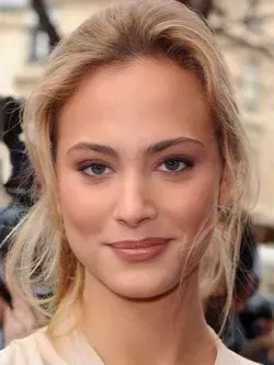 Nora Arnezeder